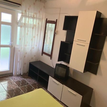 Vila Gino Hotel Костинещи Екстериор снимка